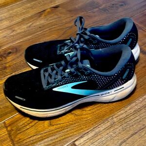 Brooks Ghost 14 tennis shoes